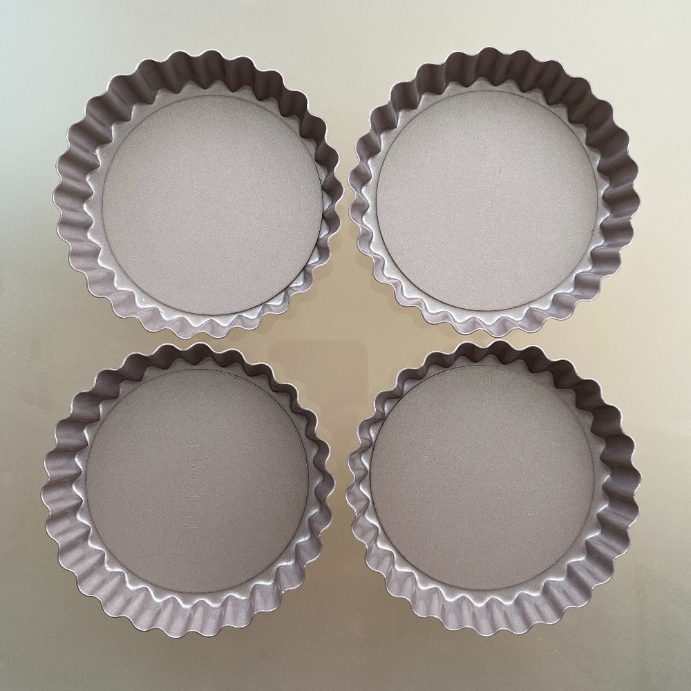 CHEFMADE Round Tart Pan, Non-Stick 4 Inch Loose Bottom Quiche Pan - Set of 4